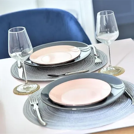 Le Glamour *studio *parking Prive* *wifi*calme* Λούρδη